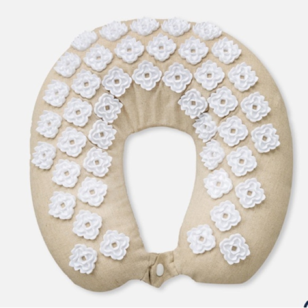 KANJO MEMORY FOAM TRAVEL ACUPRESSURE NECK PILLOW NWT OP